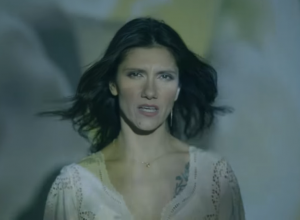 Fotogramma del video musicale di Anche Fragile
